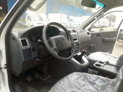 國六金杯面包冷藏車,這是一款2.0排量4立方冷藏車進看詳情